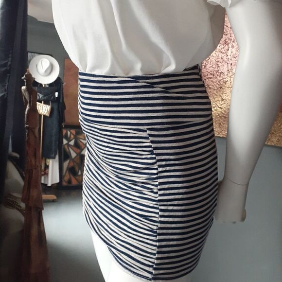 Guess By Marciano Linen Blend Mini Skirt - Picture 6 of 7